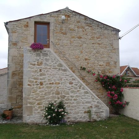 Chre Cathy Et Jean Loup Hotel Le Port-des-Barques Exterior photo